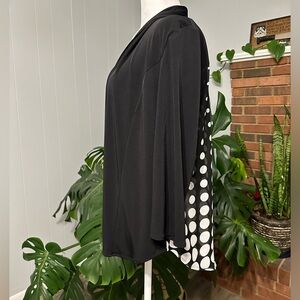 🛍️Chico’s Open front Top with sheer back new condition.